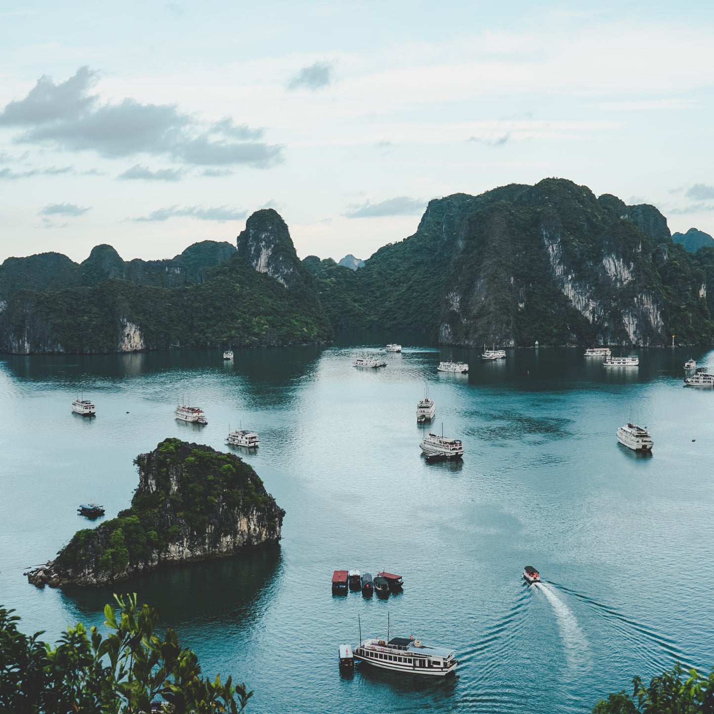 Vietnam Travel SIM Card: 7-90 Day Unlimited Data with Various Plans